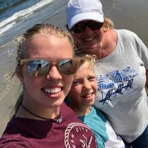 Meet your Posher, Stephanie